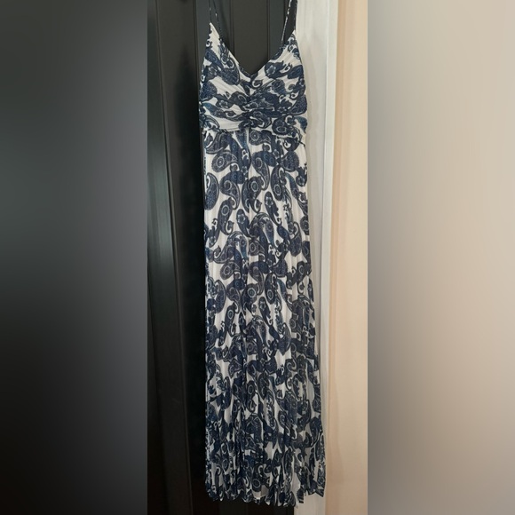 printed v-neck pleated cross back maxi dress Floral V-neck Pleated Cross Back Maxi Dress